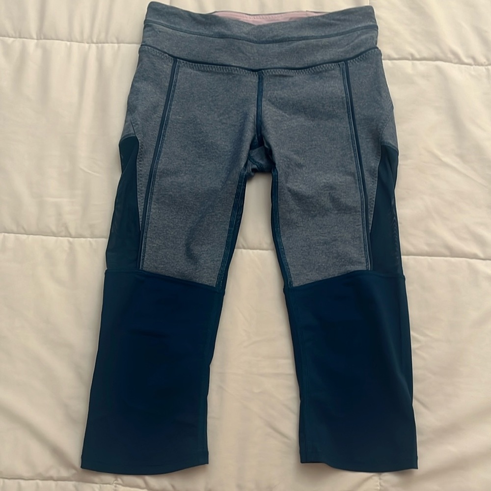 LULULEMON CROP LEGGINGS BLUE MESH SIZE 4